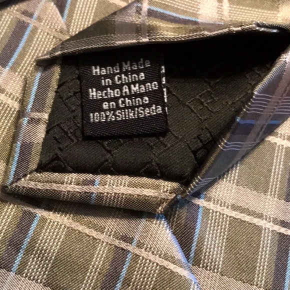 Perry Ellis Portfolio Handmade Striped Tie - Picture 10 of 10